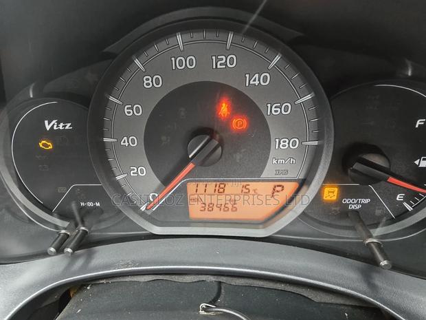 Toyota Vitz 1.0 FWD 5dr 2019 Gray