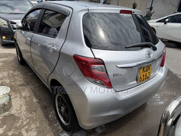 Toyota Vitz 2017 Silver