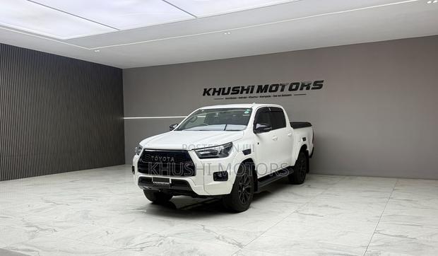 Toyota Hilux 2022 White