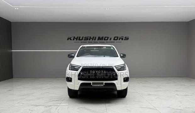 Toyota Hilux 2022 White