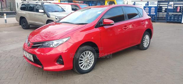 Toyota Auris 2013 Red