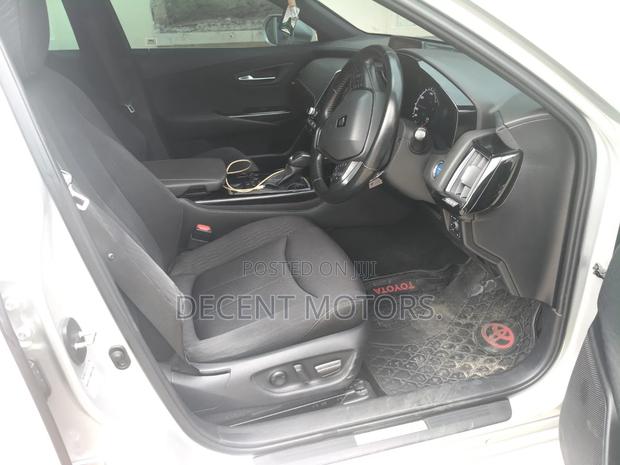 Toyota Crown 2018 Silver