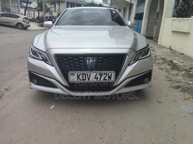 Toyota Crown 2018 Silver