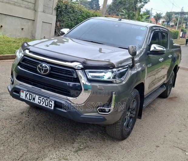 Toyota Hilux Revo Double Cab Deisel 2.4 AWD 2022 Gold