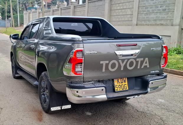 Toyota Hilux Revo Double Cab Deisel 2.4 AWD 2022 Gold