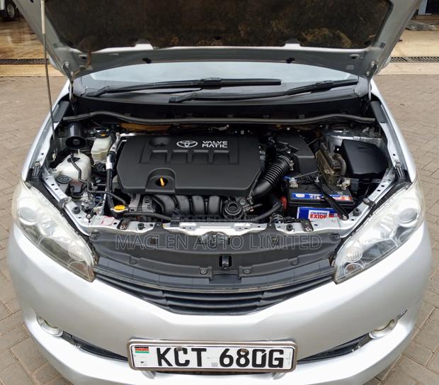 Toyota Wish 2011 Silver