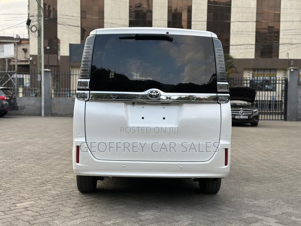 Toyota Voxy V 2WD 7-Seater 2019 White