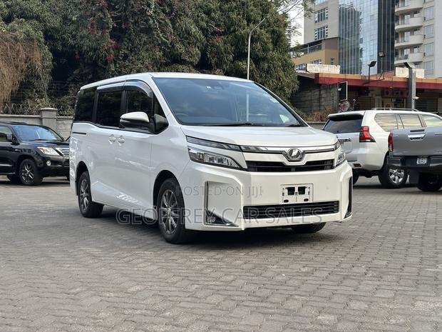 Toyota Voxy V 2WD 7-Seater 2019 White