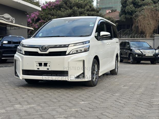 Toyota Voxy V 2WD 7-Seater 2019 White