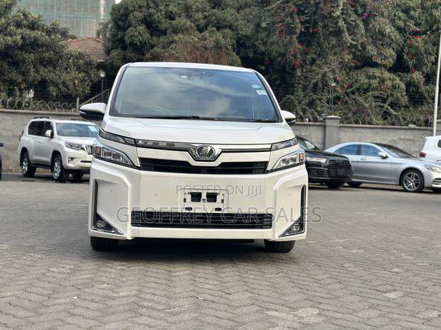 Toyota Voxy V 2WD 7-Seater 2019 White