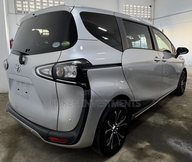 Toyota Sienta 1.5 FWD 2020 Silver