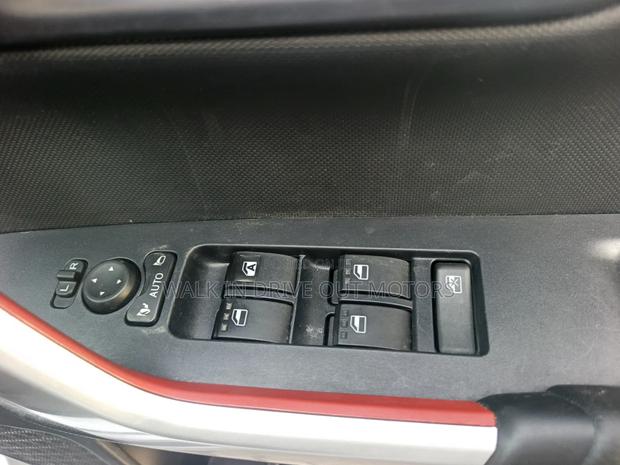 Toyota Raize 2019 Silver