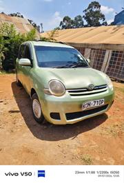 Toyota Sienta 2010 Green for sale