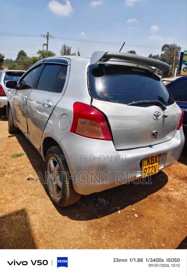 Toyota Vitz 2008 Silver