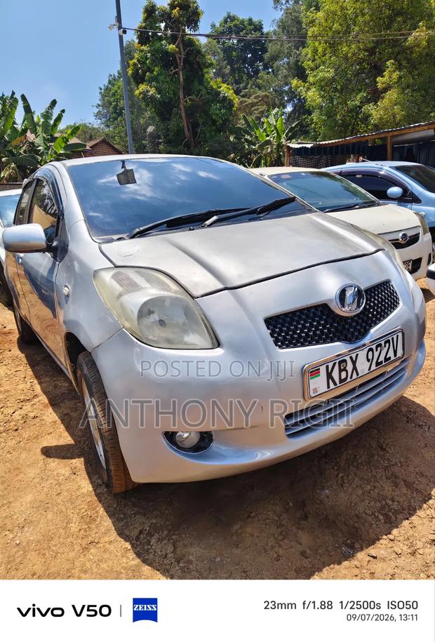 Toyota Vitz 2008 Silver
