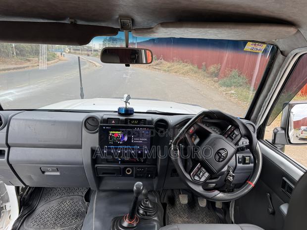 Toyota Land Cruiser 4x4 2007 White