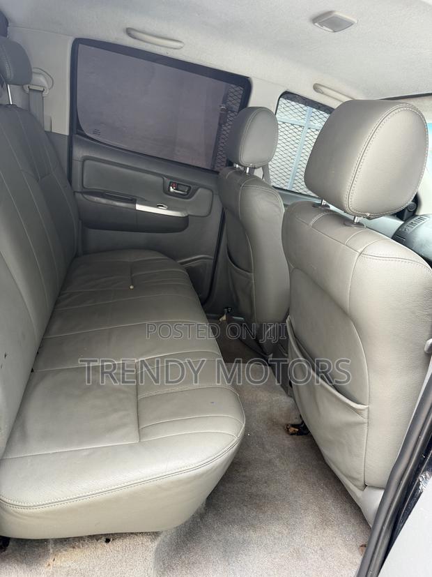 Toyota Hilux 2015 Black