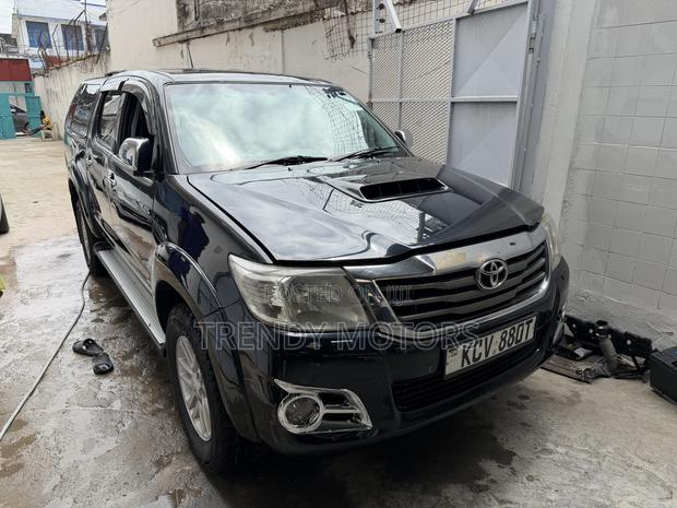Toyota Hilux 2015 Black