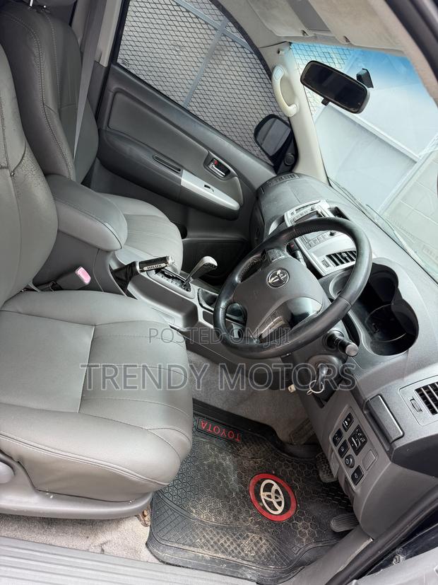 Toyota Hilux 2015 Black