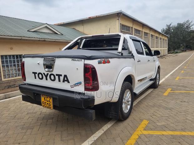 Toyota Hilux 2013 Off white