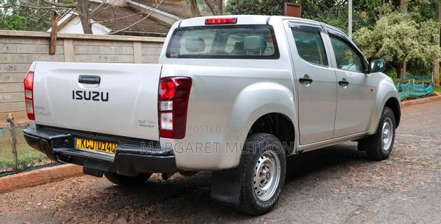 Isuzu D-MAX 2015 Silver