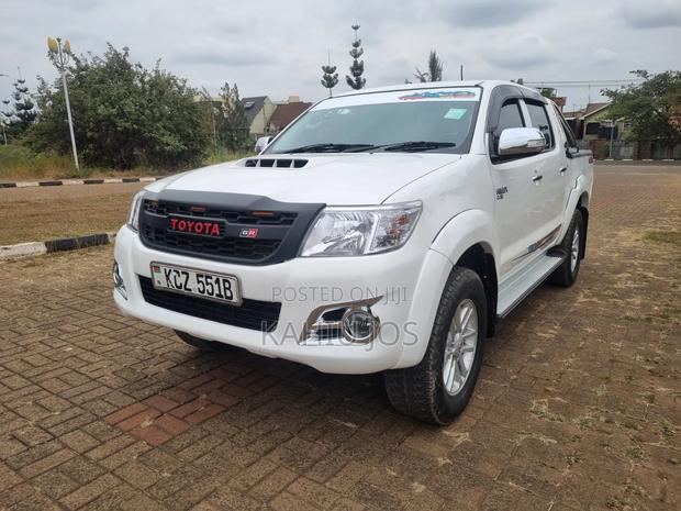 Toyota Hilux 2013 Off white
