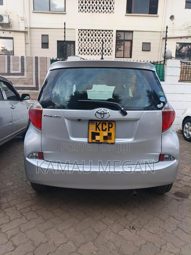 Toyota Ractis 2011 Silver