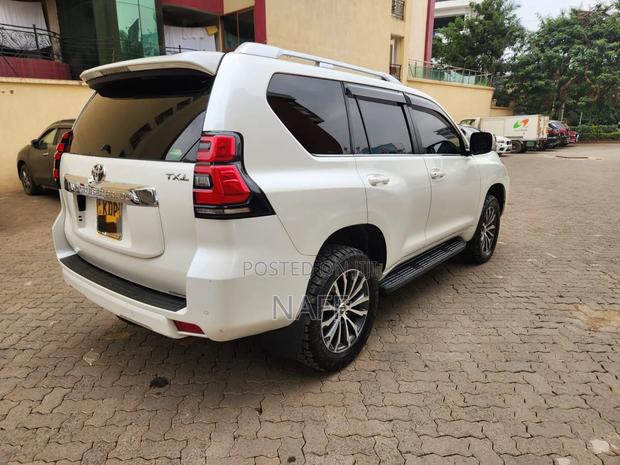 Toyota Land Cruiser Prado 2.8 2018 White