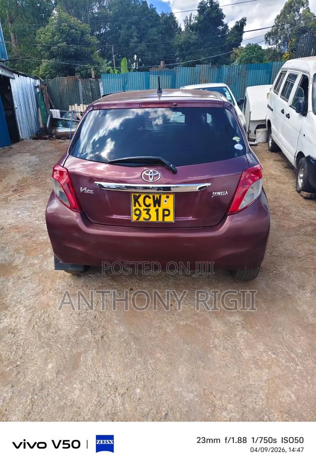 Toyota Vitz 2012 Burgundy
