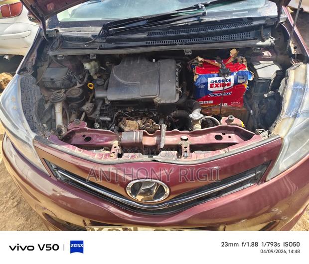 Toyota Vitz 2012 Burgundy