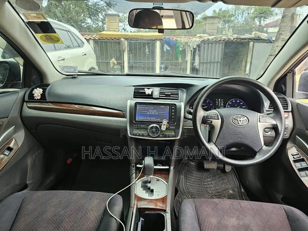 Toyota Premio 2013 Maroon