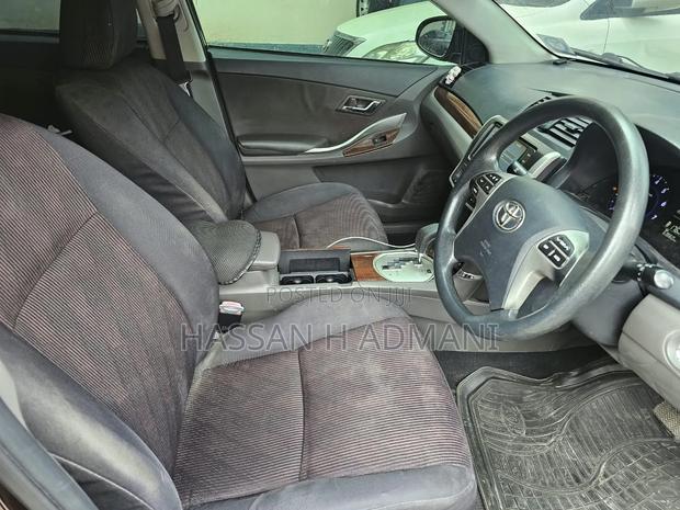 Toyota Premio 2013 Maroon