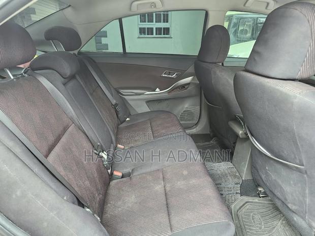 Toyota Premio 2013 Maroon