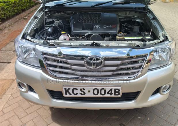 Toyota Hilux 2013 Silver