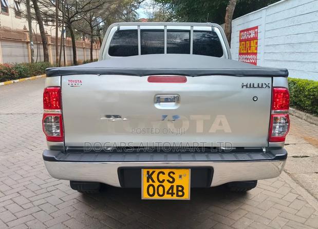 Toyota Hilux 2013 Silver