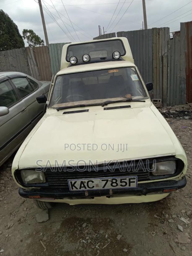 Nissan Pick-Up 2.5D 1998 Yellow