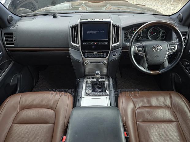 Toyota Land Cruiser 4.6 V8 ZX 2019 Black