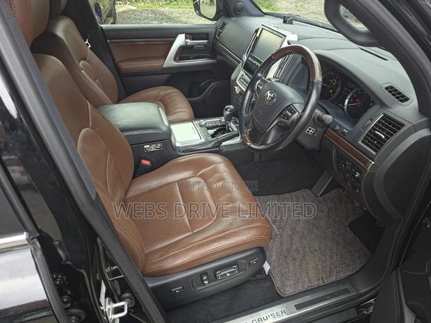 Toyota Land Cruiser 4.6 V8 ZX 2019 Black