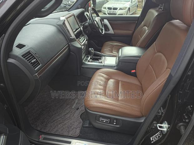 Toyota Land Cruiser 4.6 V8 ZX 2019 Black
