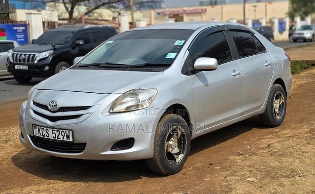 Toyota Belta 2010 Silver