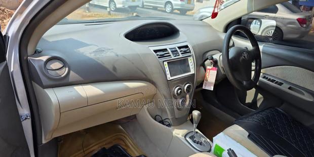 Toyota Belta 2010 Silver