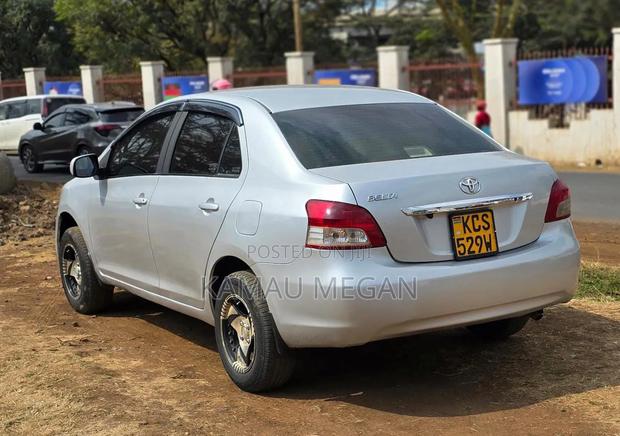 Toyota Belta 2010 Silver