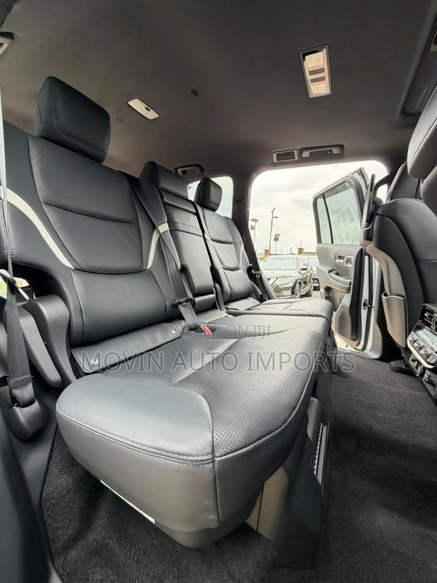 Toyota Land Cruiser LC300 2023 White