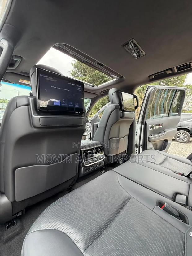 Toyota Land Cruiser LC300 2023 White