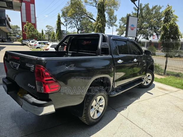 Toyota Hilux 2017 Black