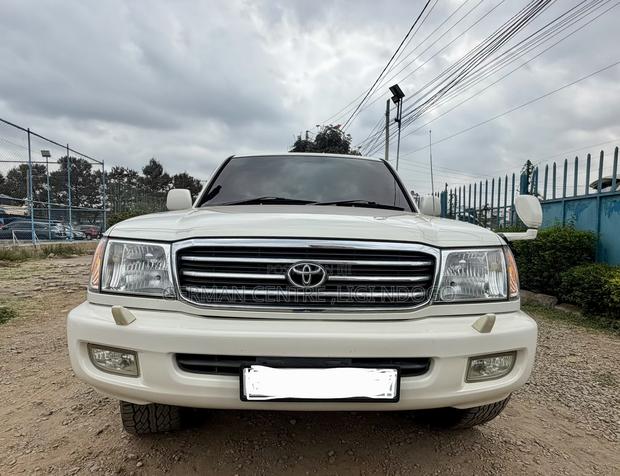 Toyota Land Cruiser 2006 White