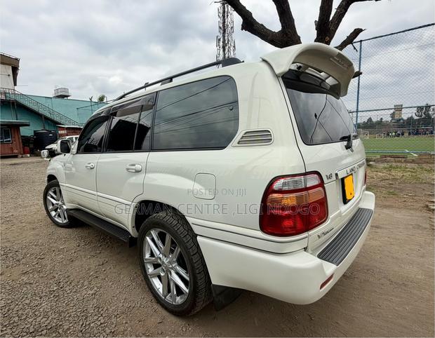Toyota Land Cruiser 2006 White
