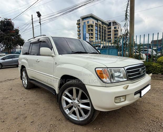 Toyota Land Cruiser 2006 White
