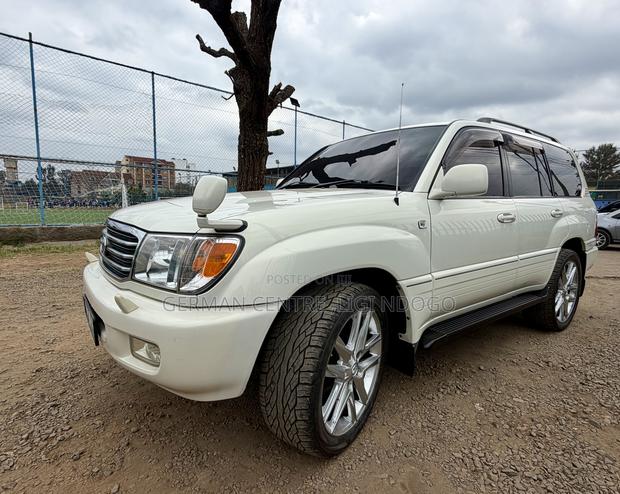 Toyota Land Cruiser 2006 White
