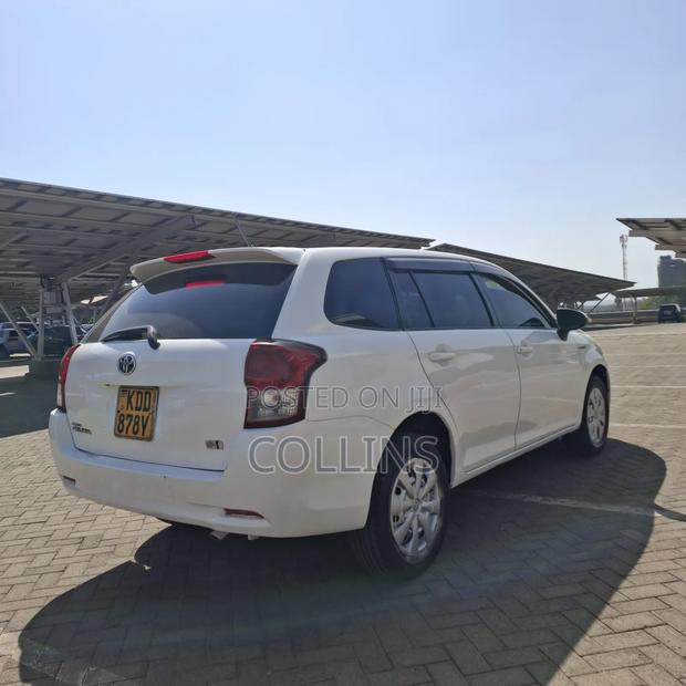 Toyota Corolla Fielder 1.5 Hybrid FWD 2014 White